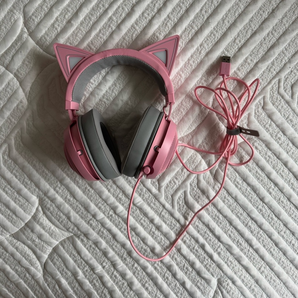 Razer Kraken Kitty Headphones in Pink